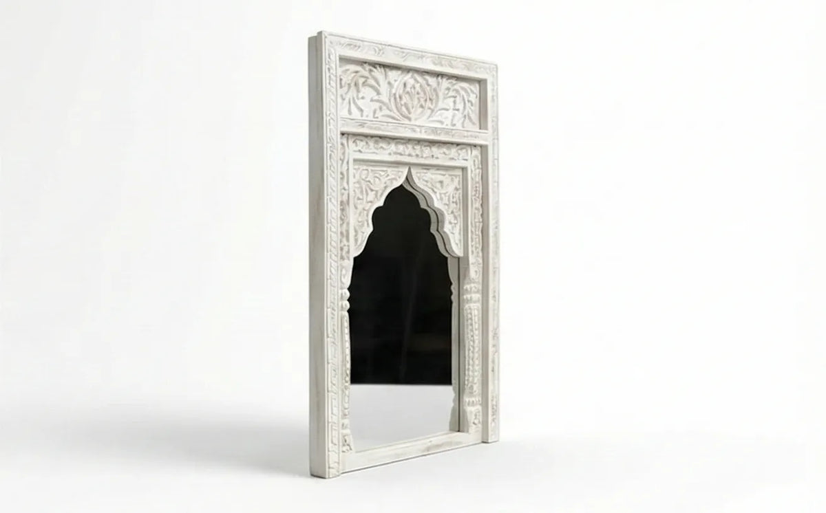 Close-up of the arched top of the Aariz Mughal arch wooden wall mirror