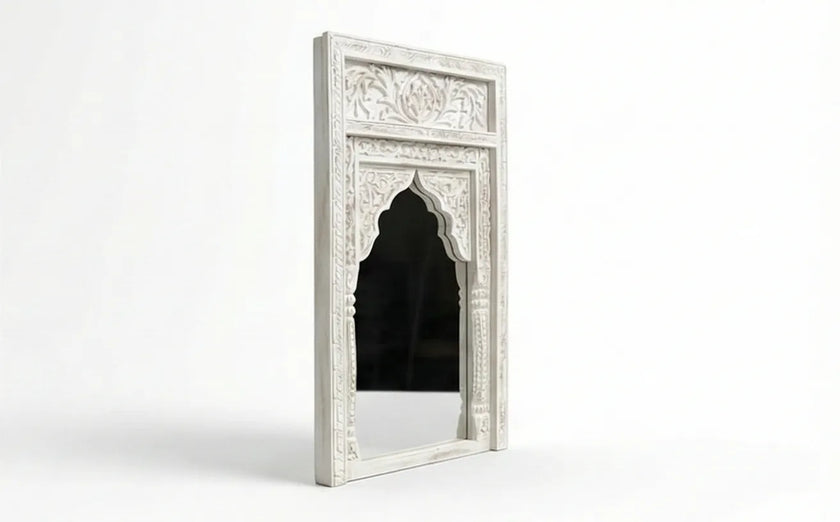 Close-up of the arched top of the Aariz Mughal arch wooden wall mirror